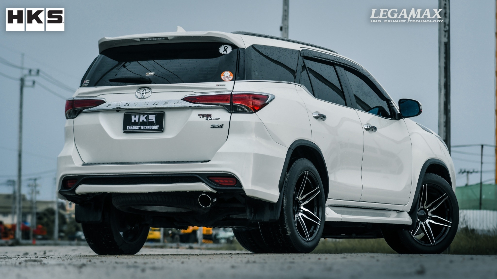 Pô HKS Toyota Fortuner Legender